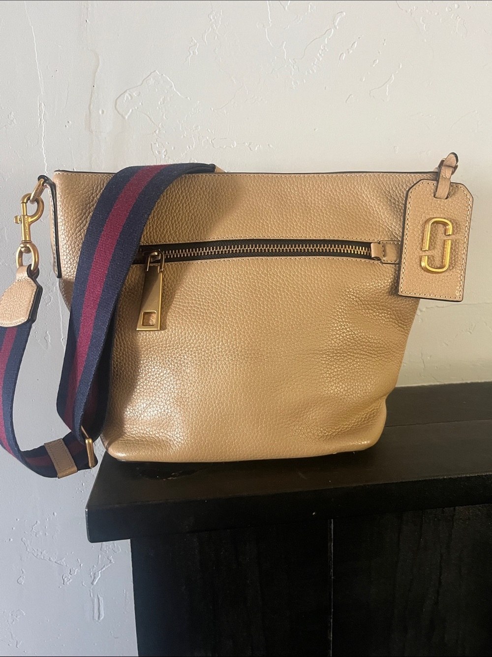 Marc Jacobs Gotham Leather Bucket Crossbody Tan Bag w/Blue and Burgundy Strap
